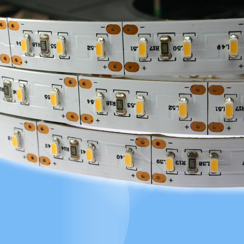 Vysokosvietivý 600 LED pás typu 3014 o spotrebe 14.4W/m